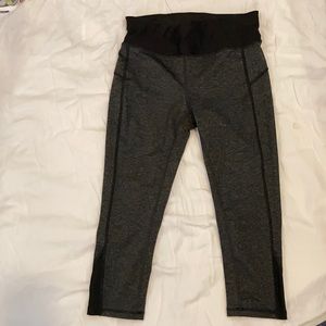 Xersion fitted small cropped grey leggings